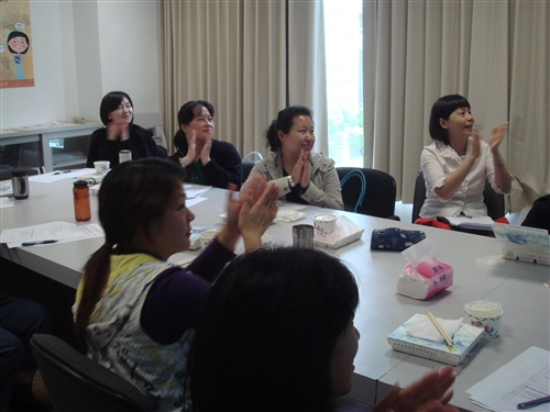 學習與教學中心於98學年度第2學期試行「淡江大學教師精進教學專業成長社群」。