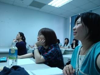 提升教學技巧系列工作坊《運用混成式教學模式教授非英文系大一英文課程》