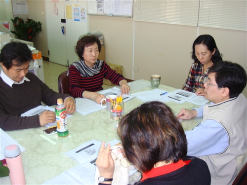 學習與教學中心於98學年度第2學期試行「淡江大學教師精進教學專業成長社群」。