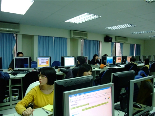 資訊中心網頁服務團隊教育訓練