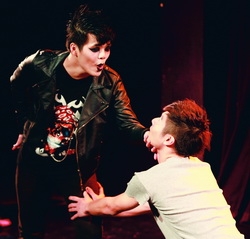 德文英文戲劇精湛公演  獲得觀眾熱烈迴響