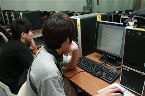 98學年度第2學期教學意見調查開跑了，請同學踴躍上網填答問卷