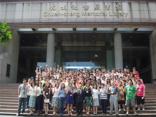 2010暑期生活英語營在淡水校園熱鬧展開囉!!