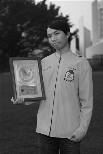 李青芳深入海內外窮鄉僻壤 散播愛的種子