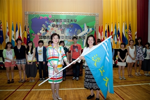 99學年度淡江大學學生出國留學暨國際青年大使交流團授旗典禮