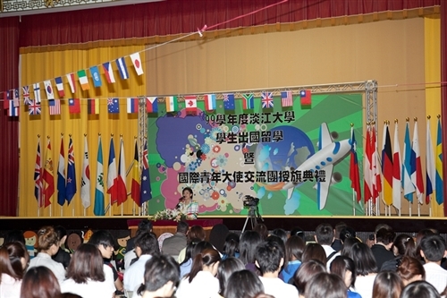 99學年度淡江大學學生出國留學暨國際青年大使交流團授旗典禮