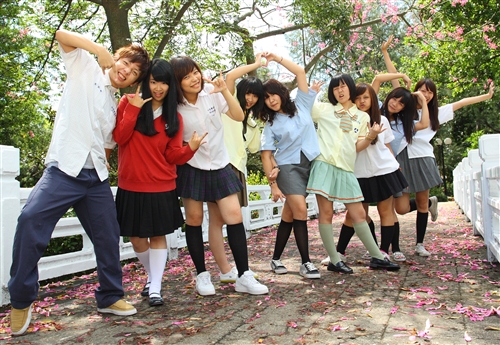 回憶青澀滋味 制服大會師比美