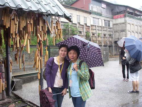 99學年度外籍生、交換生平溪天燈、十分幸福、深坑老街文化之旅