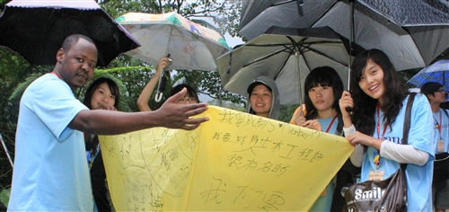 國際留學生、志工 作伙踏青 下雨不減興味