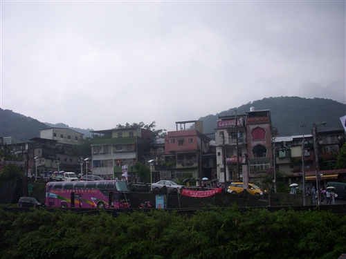 99學年度外籍生、交換生平溪天燈、十分幸福、深坑老街文化之旅