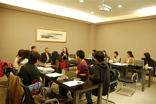 從稱職的翻譯人才到專業外交官