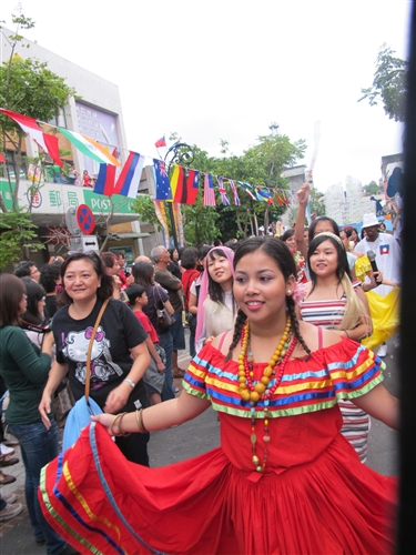 2010年台北縣淡水國際環境藝術節之藝踩瘋街-淡水人 滬哈奇幻之旅
