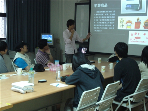 學習與教學中心於98學年度第2學期試行「淡江大學教師精進教學專業成長社群」。