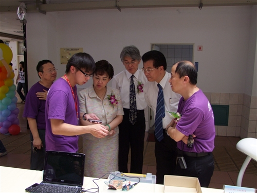 由資訊工程學系舉辦的「2010資訊週」，7日至10日登場，邀請高科技業者演講、參展並辦理學生生涯規劃講座，讓與會者了解系所多面向培養學生基本專業能力與就業力的策略。