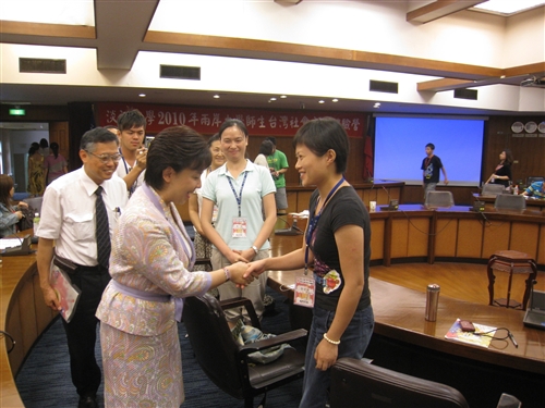「2010年兩岸大學師生台灣社會文化體驗營」交流活動，本週在淡水校園進行。