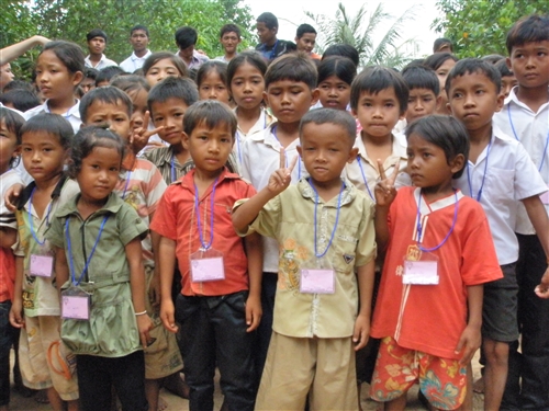 本校師生利用暑假遠赴柬埔寨進行服務學習活動。