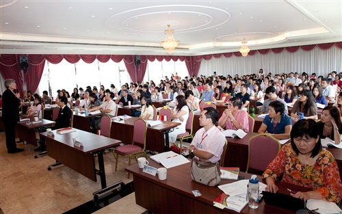 正向快樂行-「99年度全國大專校院諮商輔導主任(組長)會議」，在本校覺生與驚聲國際會議廳舉行。