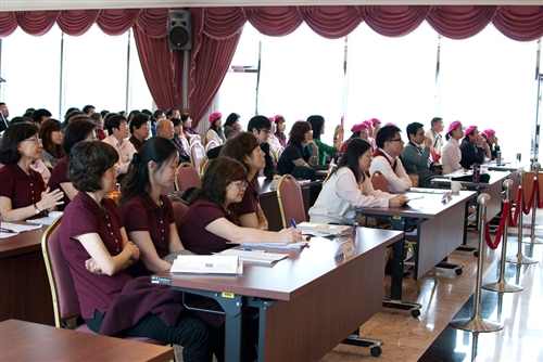 本校舉辦「98學年度品管圈競賽活動」，全校16個品管圈參與競賽，藉彼此相互觀摩與交流之機會，激發潛能、持續改善，提升業務的執行績效。