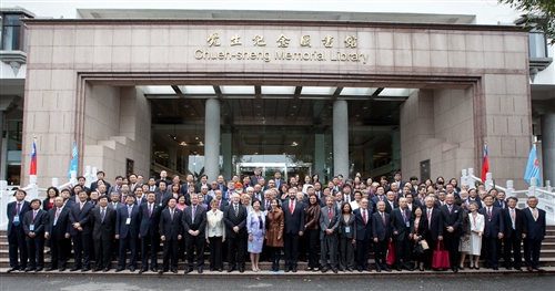 馬總統蒞臨60週年校慶慶祝大會，祝福淡江生日快樂！