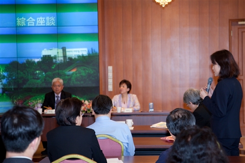 國立勤益科技大學一行18人蒞臨本校進行校務參訪與交流。張校長家宜和與會人員分享大學的全面品質管理，並說明本校推行TQM之歷程及成果。