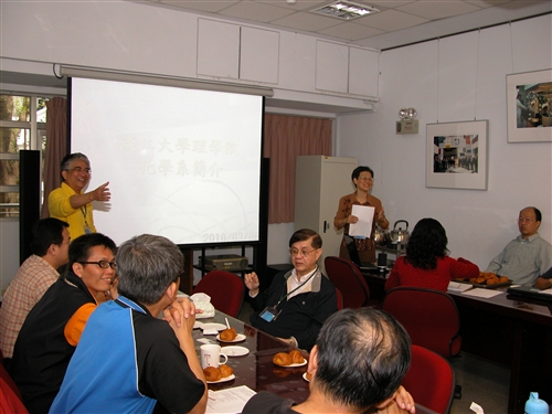 2010第五屆鍾靈化學創意競賽於3月6日在淡水校園鍾靈化學館舉行，生活化與創意設計的主題，吸引了包括建國中學、北一女中、台南一中等546位高中學生參與角逐競賽。