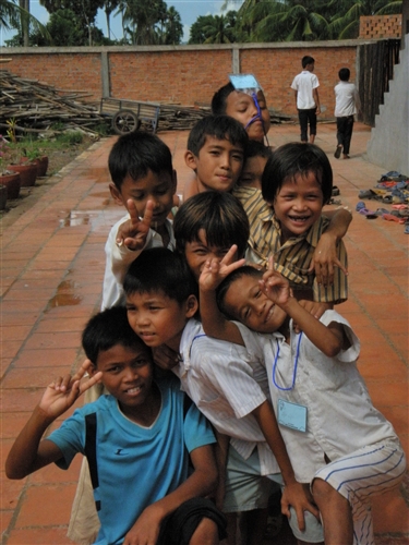 本校師生利用暑假遠赴柬埔寨進行服務學習活動。