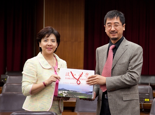 本校與北京理工大學簽定兩校學術交流協議暨學生交流協議書。