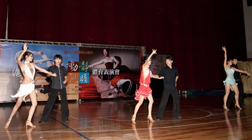 動靜觀瞻-體育室舉辦「滬動一甲子」體育表演會。