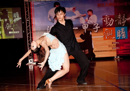 動靜觀瞻-體育室舉辦「滬動一甲子」體育表演會。