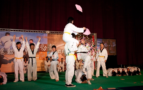 動靜觀瞻-體育室舉辦「滬動一甲子」體育表演會。