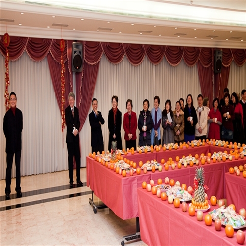 本校庚寅年新春團拜茶會於2月19日（星期五）上午10時在淡水校園覺生國際會議廳舉行，團拜活動由校長張家宜主持，祝賀全體同仁在新的一年生龍活虎、如虎添翼、身體健康。