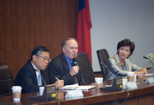 本校60週年校慶活動-與大師有約，邀請「諾貝爾經濟學獎得主」Edward C. Prescott蒞校演講。