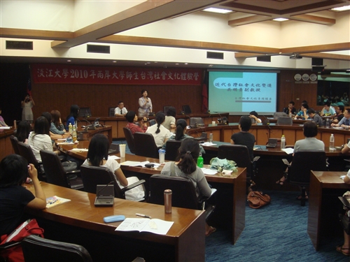 「2010年兩岸大學師生台灣社會文化體驗營」交流活動，本週在淡水校園進行。