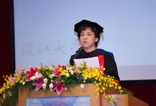 本校蘭陽校園於5日上午舉行第2屆畢業生之畢業典禮，典禮全程以英語進行。畢業生帶著師長及學弟妹的祝福，昂首開展人生新的里程碑。