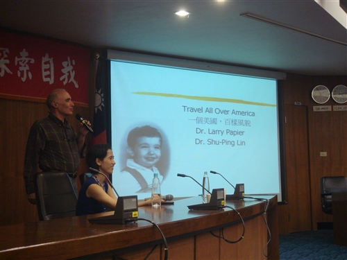 「2010年暑期生活英語營」本週在淡水校園熱鬧展開，4天的活動將協助同學藉著不同文化的學習與自我探索，提升英語能力與國際視野。