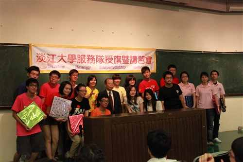 本校近300位社團師生利用暑期赴國內外進行服務學習。