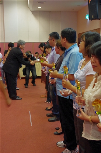 本校99學年度商管聯合碩士在職專班(EMBA)開學典禮在台北校園舉行。