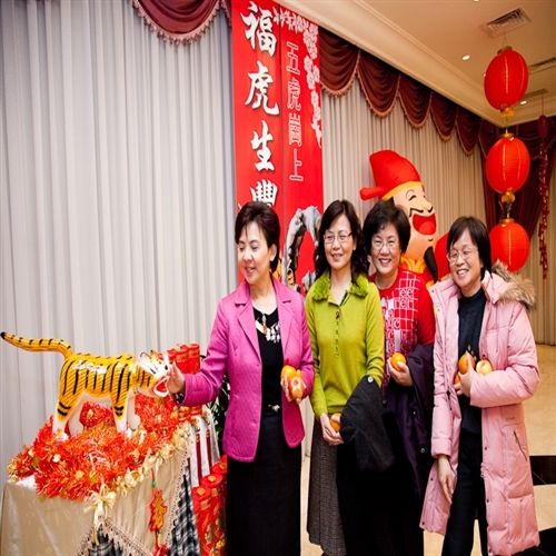 本校庚寅年新春團拜茶會於2月19日（星期五）上午10時在淡水校園覺生國際會議廳舉行，團拜活動由校長張家宜主持，祝賀全體同仁在新的一年生龍活虎、如虎添翼、身體健康。