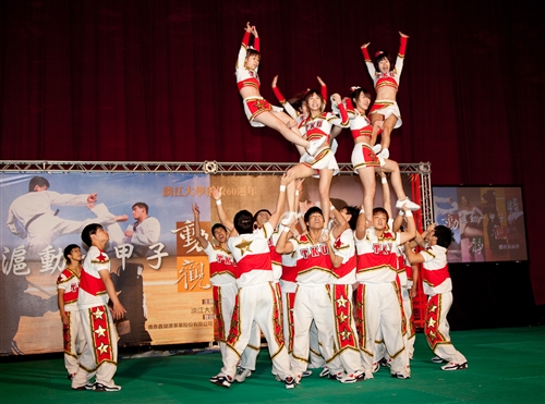 動靜觀瞻-體育室舉辦「滬動一甲子」體育表演會。