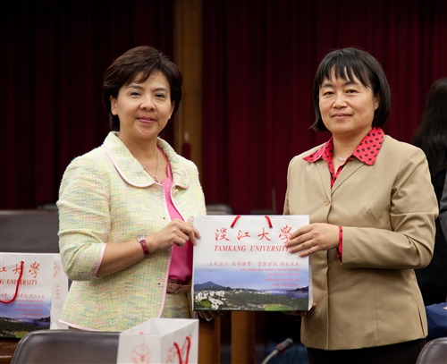 本校與北京理工大學簽定兩校學術交流協議暨學生交流協議書。