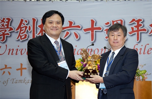 馬總統蒞臨60週年校慶慶祝大會，祝福淡江生日快樂！