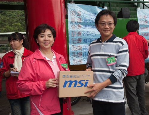 「全校觀音山健行」活動，教職員生體驗山脈之美。