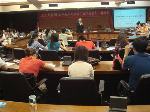 「2010年兩岸大學師生台灣社會文化體驗營」交流活動，本週在淡水校園進行。