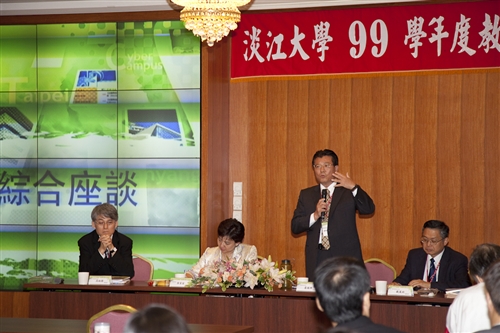 開創淡江新紀元，本校舉行「99學年度教學與行政革新研討會」。