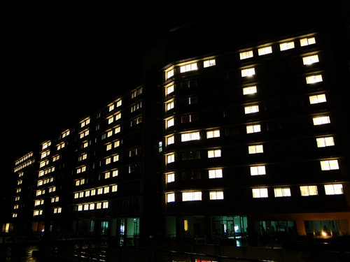 淡水校園「傳燈傳心」與蘭陽校園「燈峰照吉」點燈活動，全體教職員工生同慶學校60大壽。