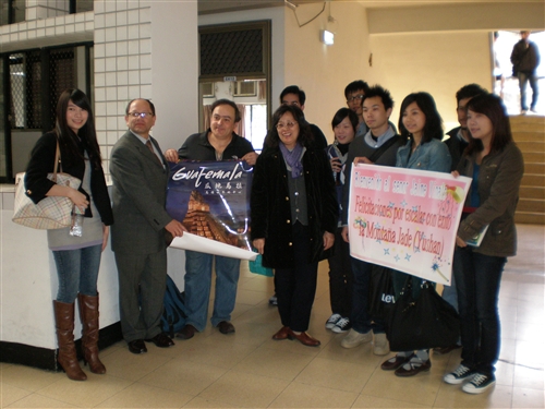 美洲研究所邀請中南美洲唯一征服全世界七大峰的登山家海梅比尼亞斯蒞臨淡水校園進行「從瓜地馬拉到世界的高峰」演講，讓本校學生見證了這位充滿活力，將攀爬高峰當作生命最重要事的勇士。