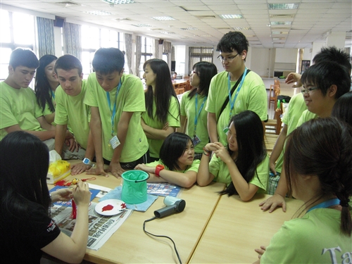 「2010海外華裔青年語文研習班」活動正在本校熱烈展開。