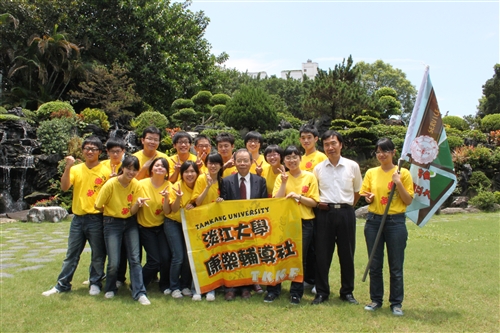 本校近300位社團師生利用暑期赴國內外進行服務學習。