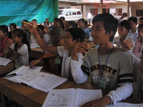 本校師生利用暑假遠赴柬埔寨進行服務學習活動。