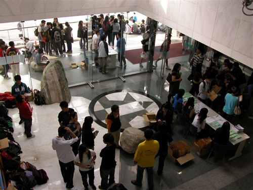 2010第五屆鍾靈化學創意競賽於3月6日在淡水校園鍾靈化學館舉行，生活化與創意設計的主題，吸引了包括建國中學、北一女中、台南一中等546位高中學生參與角逐競賽。